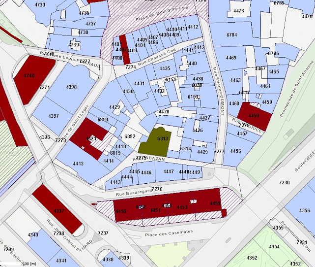 Extrait du recensement SMS, en rouge : édifices classés, en vert : édifice inscrit à l’inventaire - hors échelle