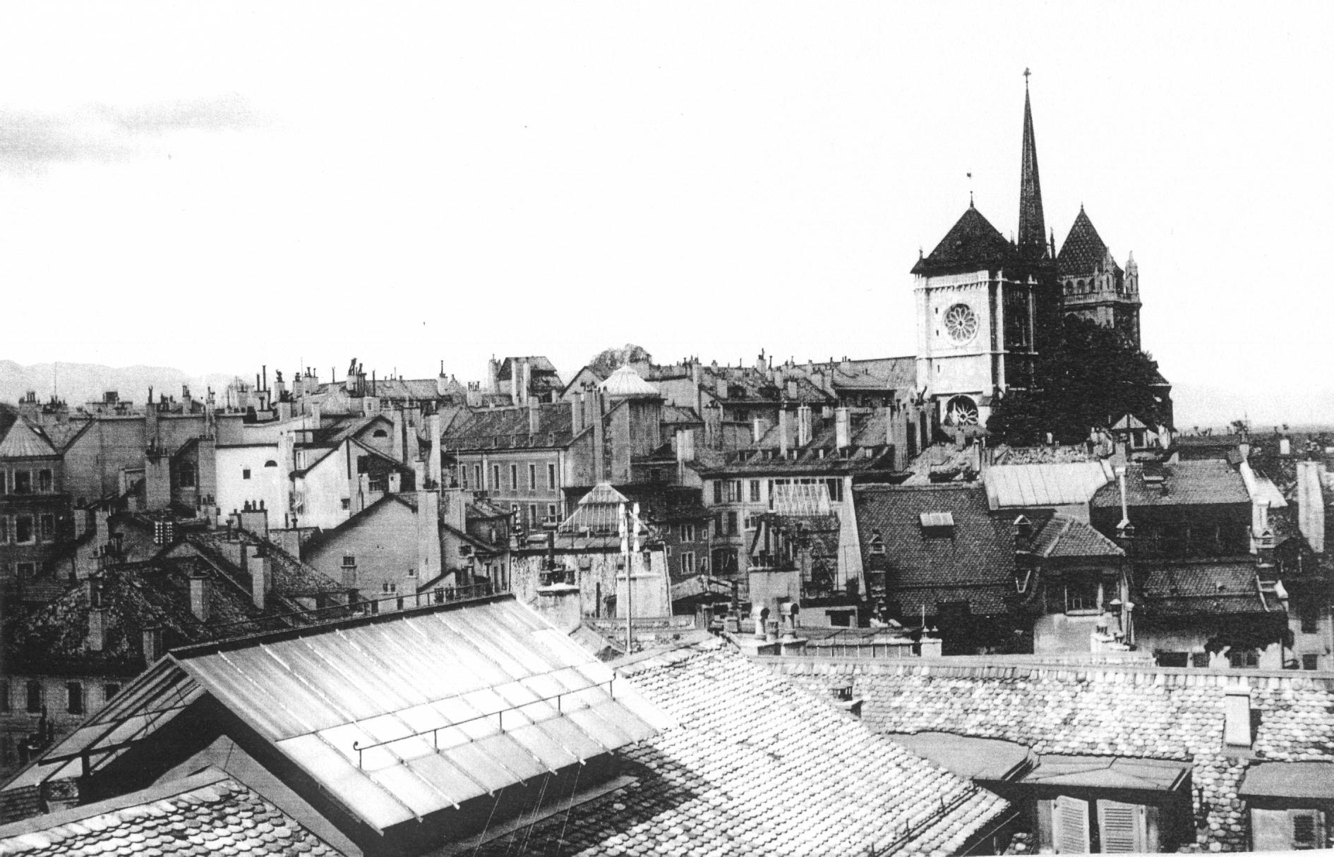 Photographie prise du toit de la chapelle en direction de la cathédrale Saint Pierre (Est) – vue sur la verrière, provenance CIG