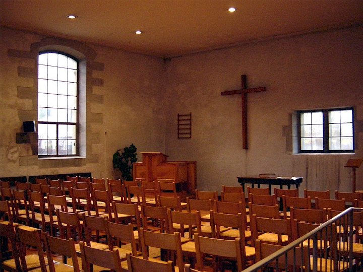 Intérieur nef, angle ouest avant travaux