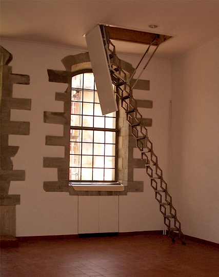 Trappe d’accès aux combles et escalier escamotable