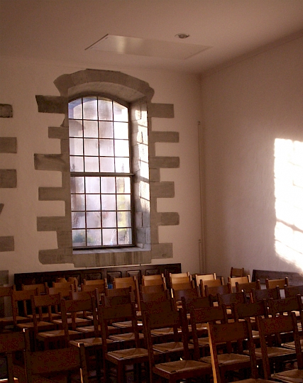 Vue de la nef avec la trappe fermée après travaux