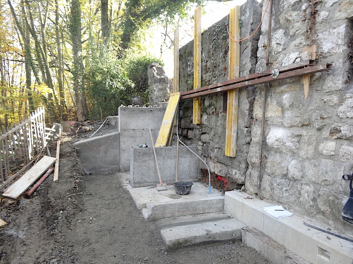 L'espace sous la paillasse sera utilisé comme bûcher.