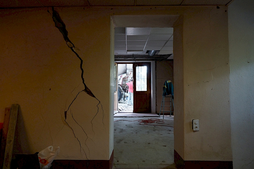 Même fissure sur l'autre face du mur de refend.