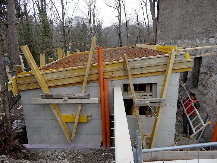 Ferraillage et coffrage de la dalle de toiture.