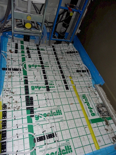 Serpentin de chauffage au sol local de douche.